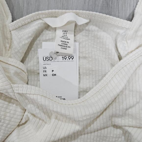 H&M Ruffle Top Small - Picture 2 of 3